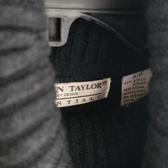 Women's Sleeveless Turtleneck Sweater - Black, White, and Pink - Picture 4 of 8